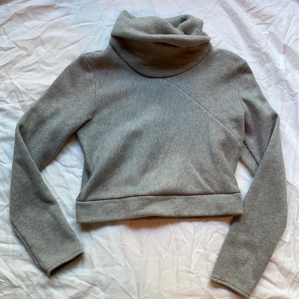 Alo Cropped turtleneck sweater